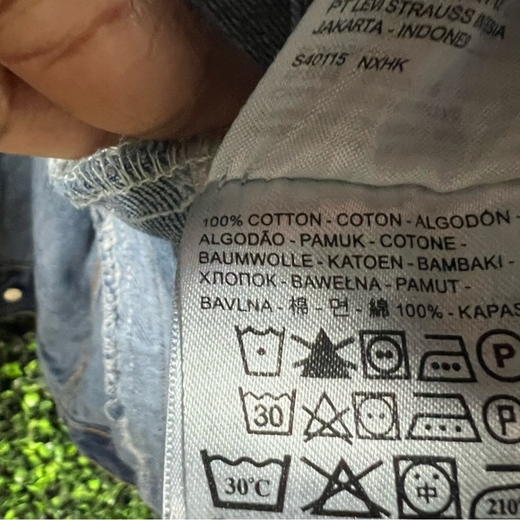 LEVI’S | Classic Denim Trucker Jacket - Picture 11 of 11